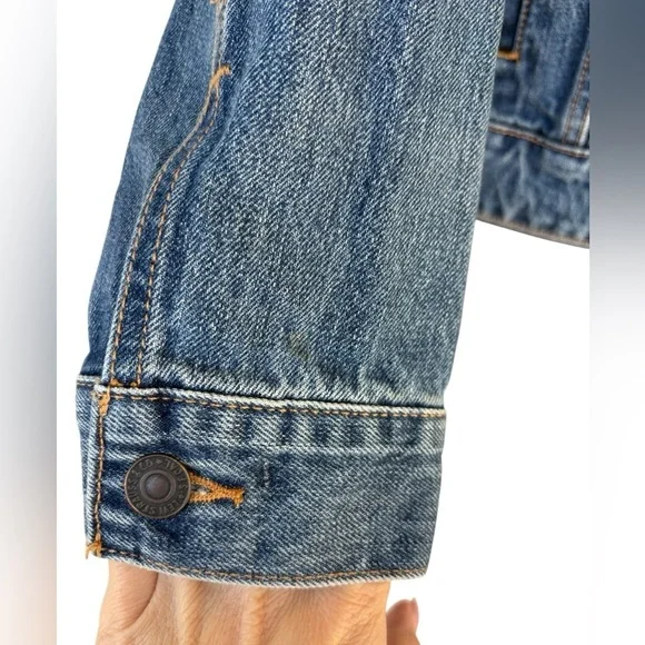 Levis NBA San Antonio Spurs
Womens Denim Trucker Jacket Jean
Size L large used - Picture 6 of 13